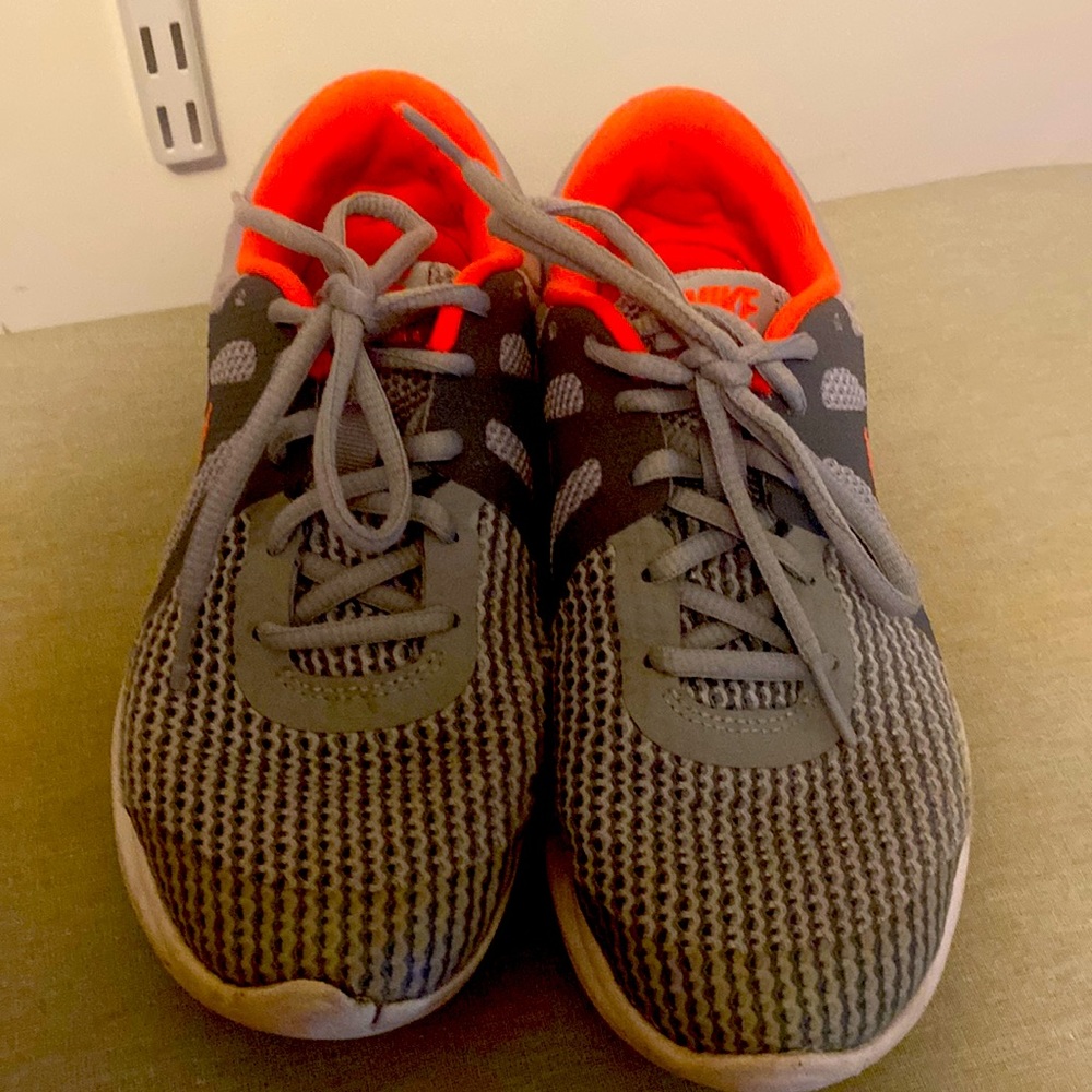 Nike Revolution size 6